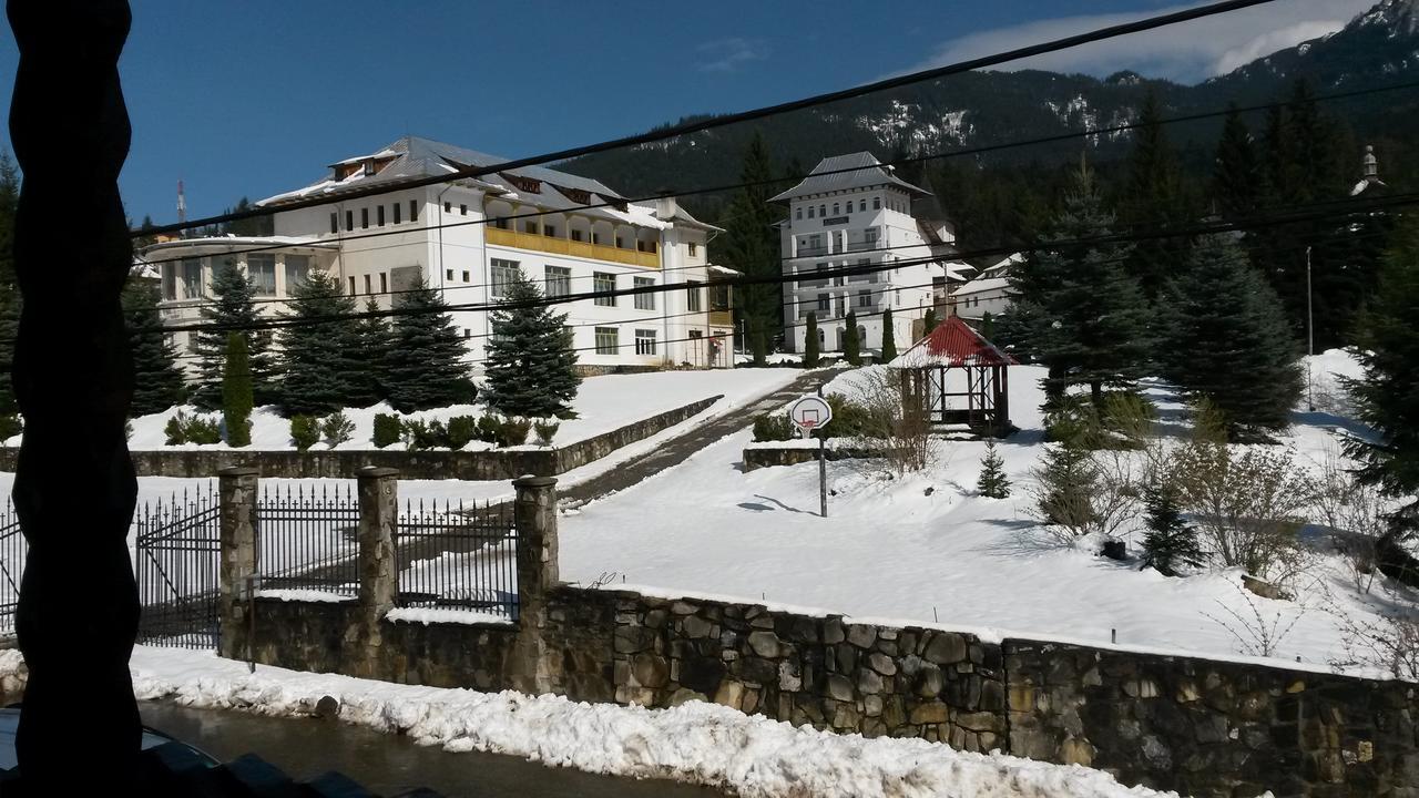 Taverna Ceahlau Hotel Durau Exterior photo